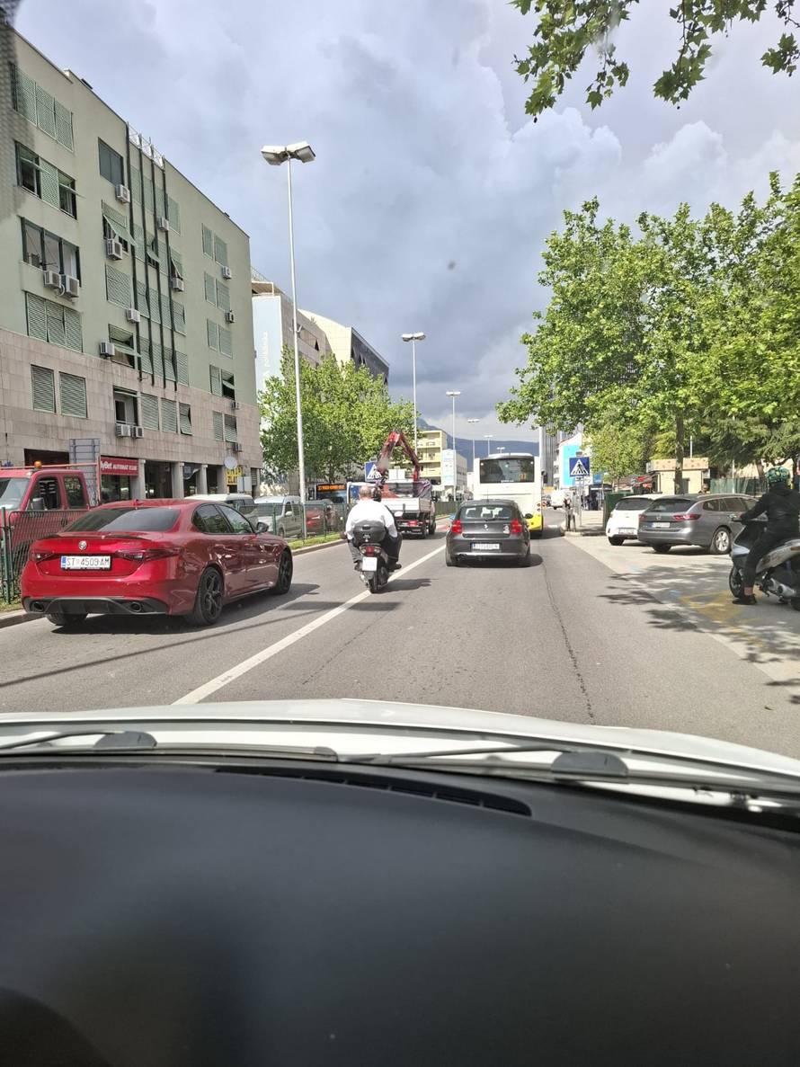 VIDEO  Ovo nije papamobil! Ovo je Kerum na motoru: 'Znam, bez kacige sam bio, žurilo mi se...'