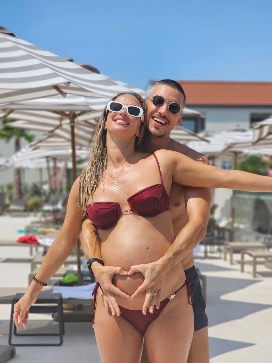 Ljeto u znaku trudničkog sjaja: Marko Petrić sa suprugom i prijateljima uživa u Dalmaciji...