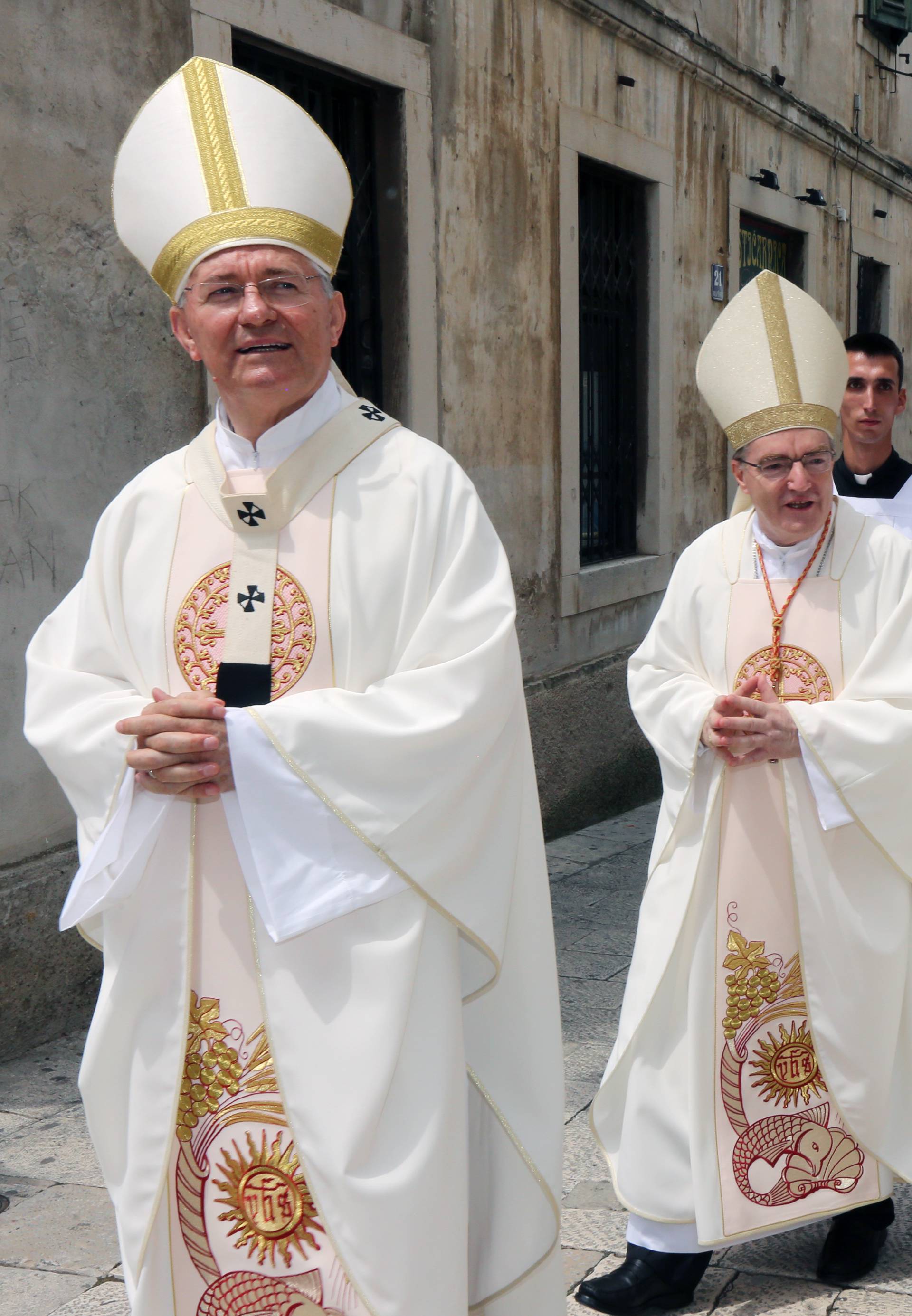 Novi šibenski biskup T. Rogić zaređen u katedrali sv. Jakova