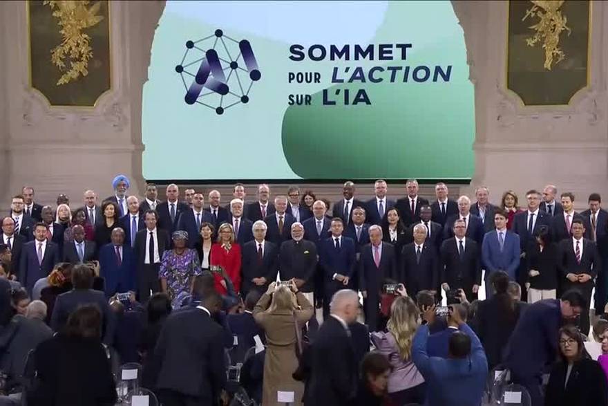 Svjetski čelnici okupili su se za obiteljsku fotografiju na pariškom AI summitu
