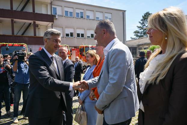 Zagreb: Svečana primopredaja vatrogasnih vozila