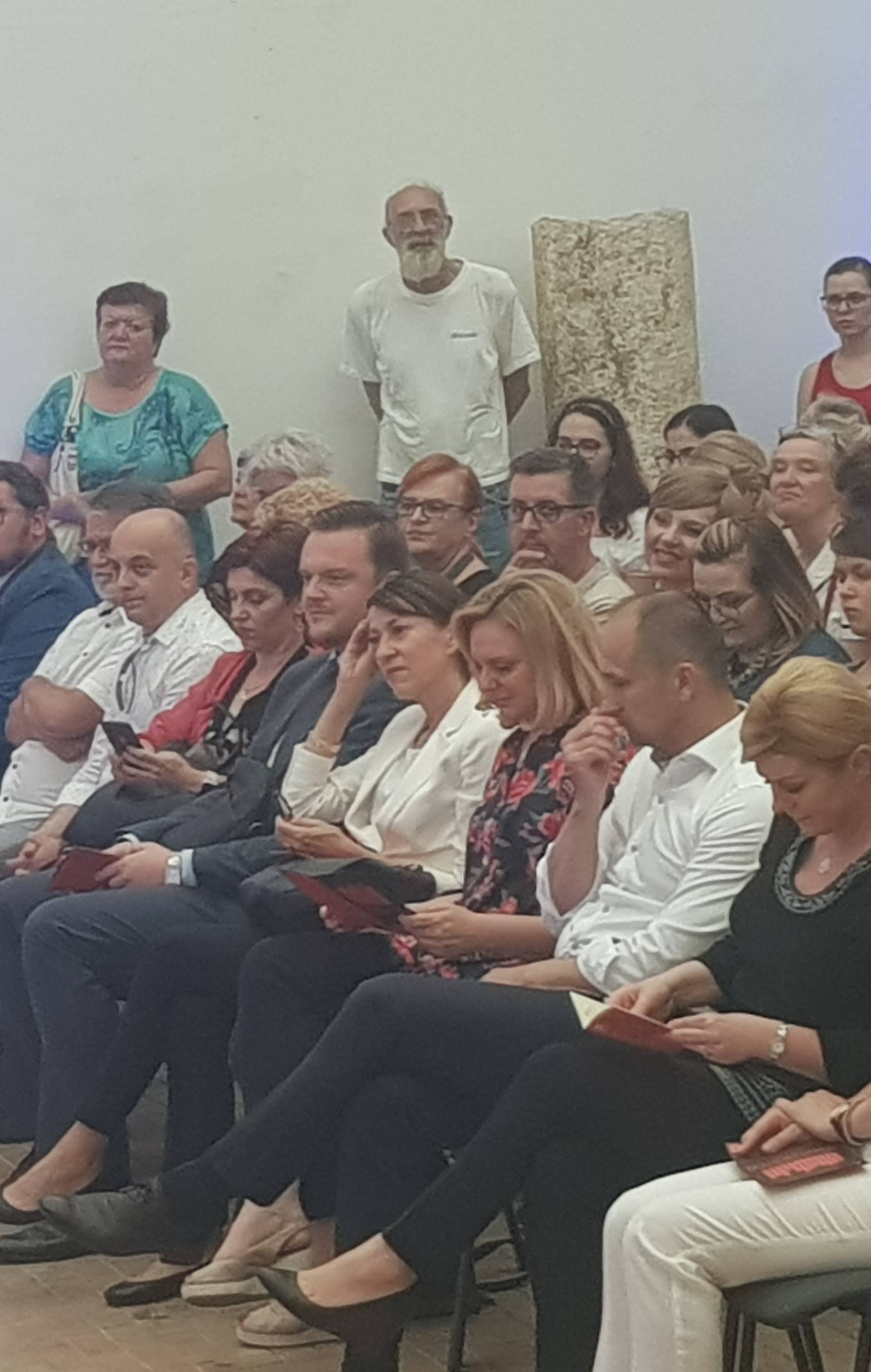 Predsjednica obišla tri tvrtke u Osijeku i uživala u koncertu