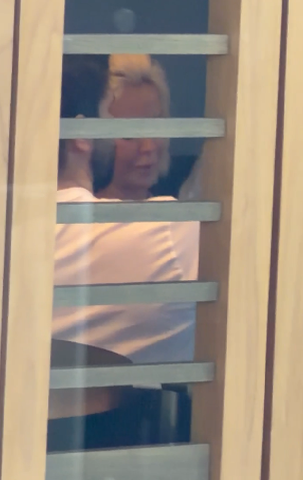FOTO Maja Šuput i dalje ne odustaje od ljeta: Pokazala je guzu u mini badiću kraj bazena