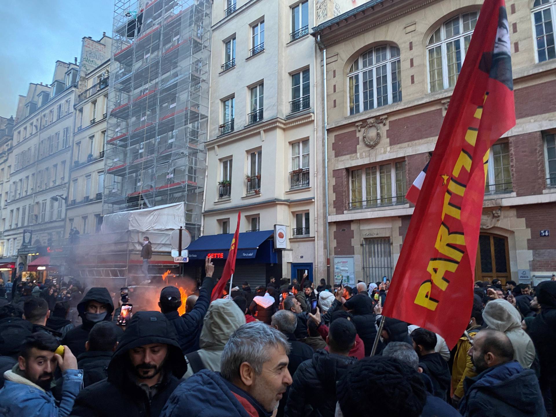 Gunshots fired in central Paris