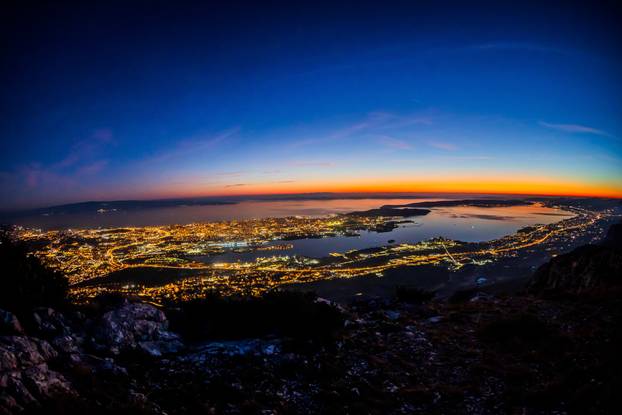 Bajkoviti zalazak sunca iznad Kozjaka