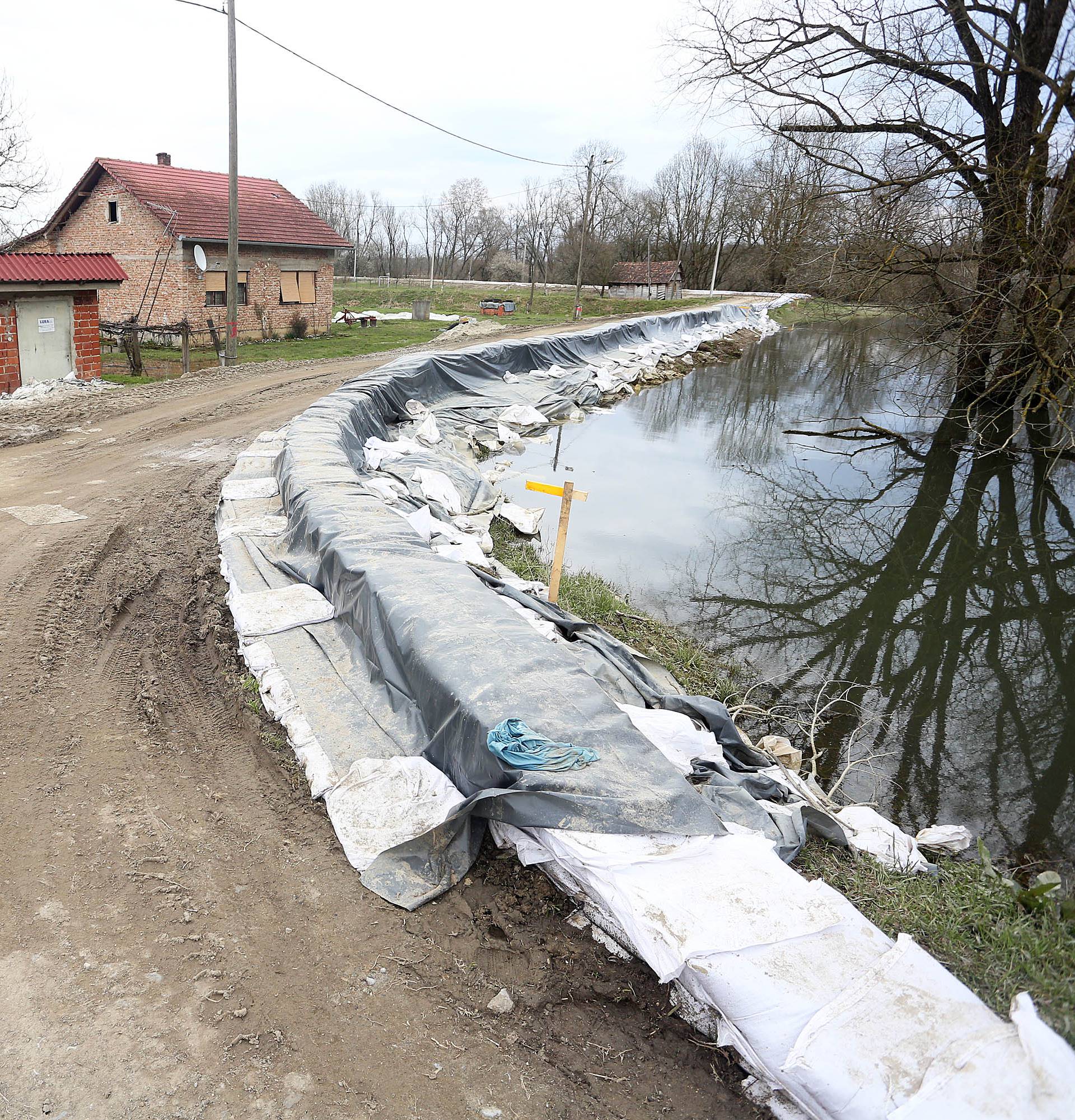 'Tužan sam, spasio sam medu i zeku, ali naša kuća je uništena'