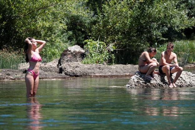 Residents and tourists battle heatwave in Podgorica