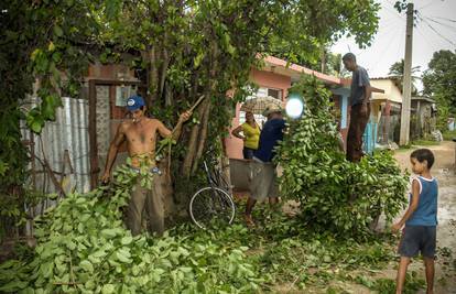Uragan Sandy pogodio Haiti i Jamajku, poginulo dvoje ljudi 