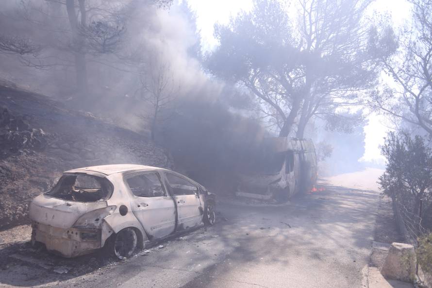 Pisak: Izgorjeli automobili u požaru