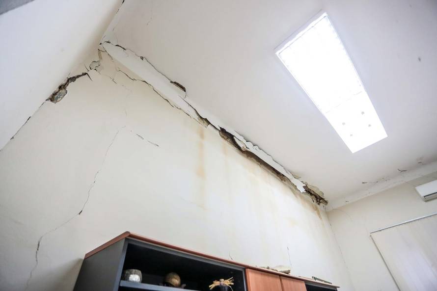 Gradonačelnik Petrinje obišao zgradu Gradske uprave koja je stradala u potresu