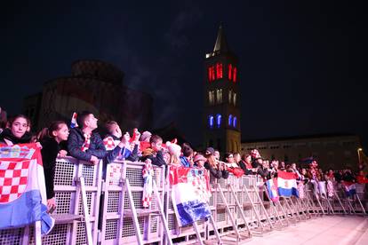 Zadar: Zvonik katedrale sv. Stošije u bojama za doček Vatrenih