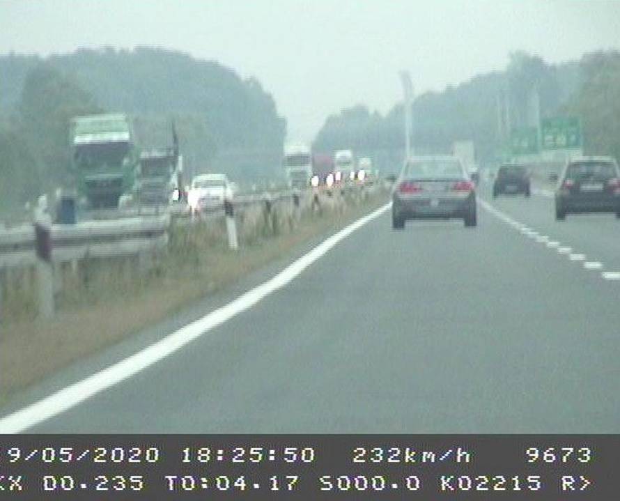 Otac snimao divlju vožnju sina (18) na autocesti A3! Objavio sve online. Stigla kazna policije