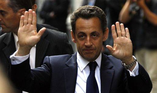 Na upit o supruzi, Nicolas Sarkozy napustio intervju