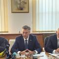 Pro&ccaron;itajte &scaron;to je Plenkovi&cacute;  rekao na po&ccaron;etku sastanka u Gospi&cacute;u, onda je zamolio medije za iza&dstrok;u