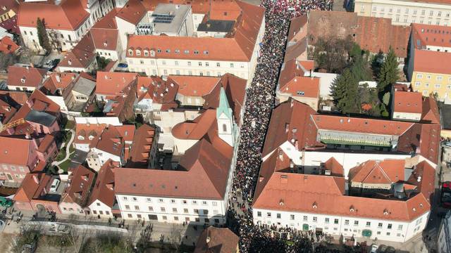 Pogledajte kako je prosvjed na Markovu trgu izgledao iz zraka