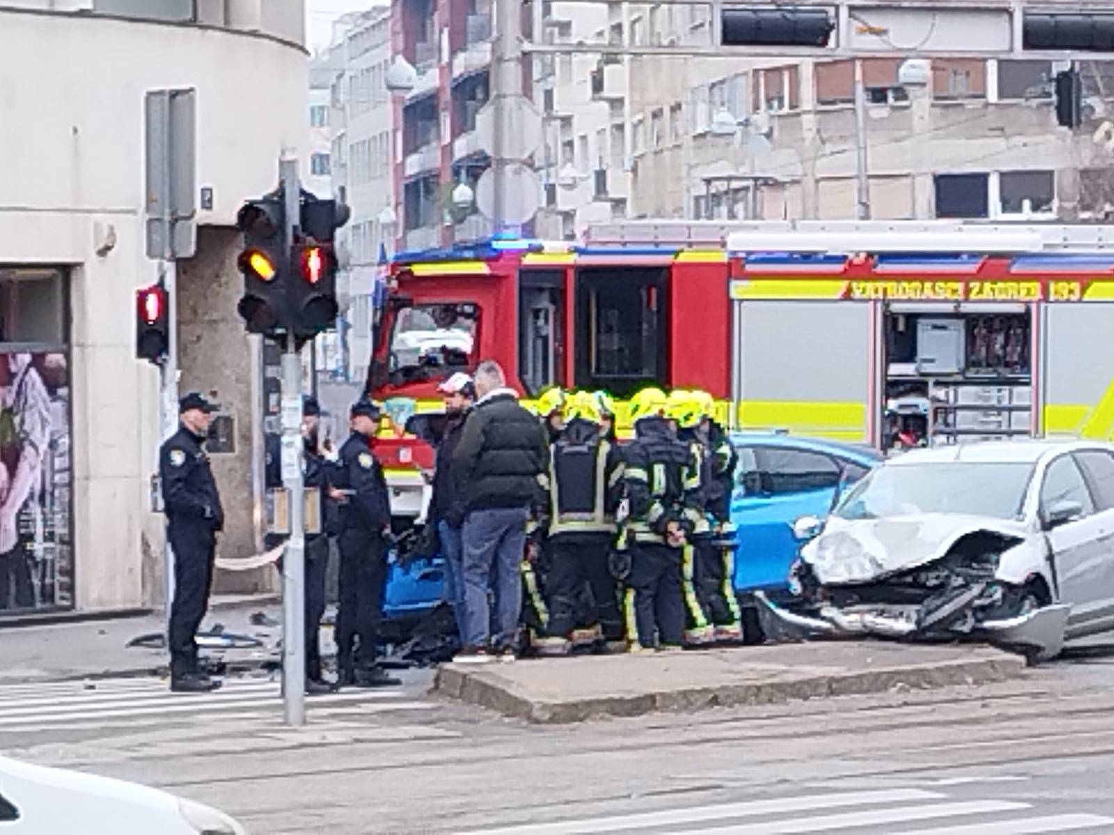 U Zagrebu se sudarili električni Mustang od 65.000 € i Focus: 'Na srebrnom još svjetlo svijetli'