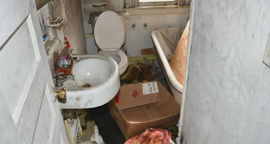 FOTO Našli horor kuću: Zatočila posinka i izgladnjivala ga 20 godina! Ovim se planom spasio