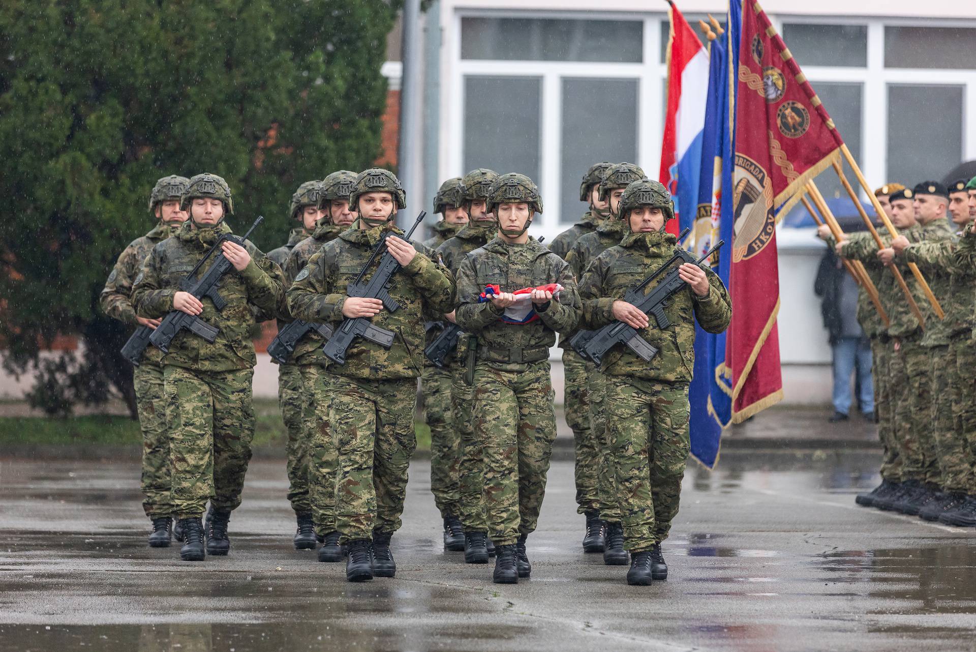 Đakovo: Ministar obrane Ivan Anušić na ispraćaju 40. HRVCON-a u operaciju KFOR na Kosovo