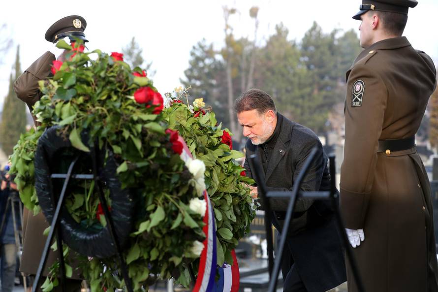 U povodu obiljezavanja Medjunarodnog dana sjecanja na zrtve holokausta, predsjednik Hrvatskog sabora Gordan Jandrokovic polozio je vijenac na Spomeniku Mojsija na Mirogoju