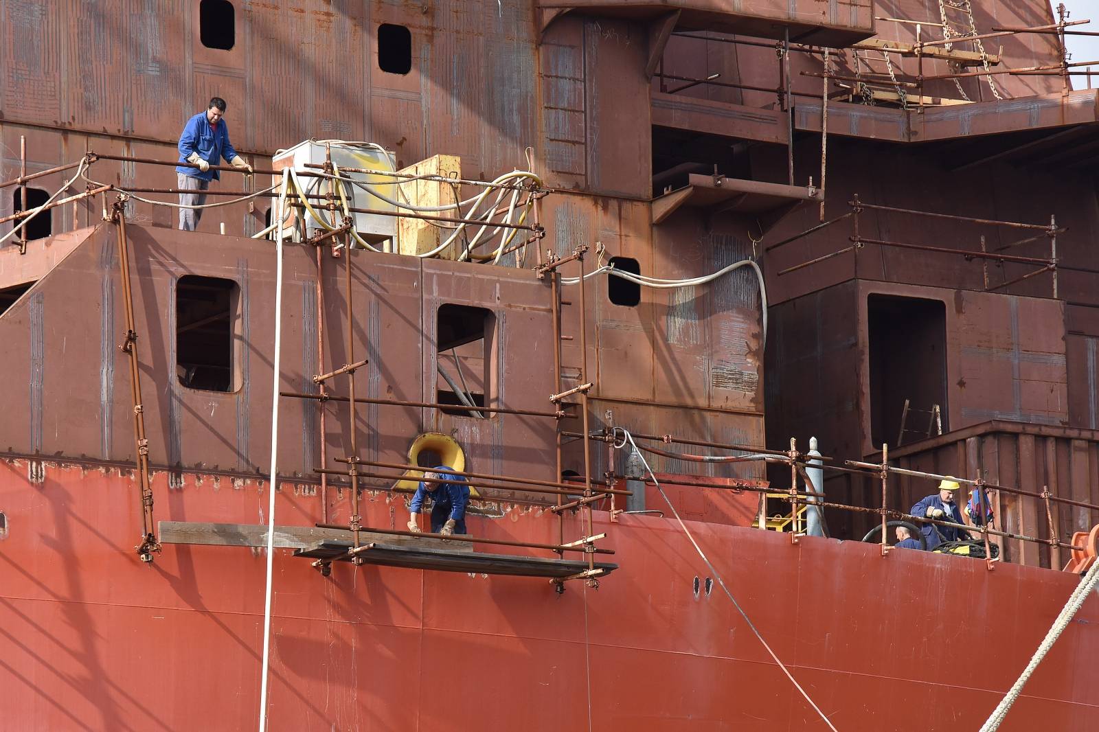 Pula: Priprema broda Santiago I za tegljenje u brodogradiliÅ¡te 3 Maj