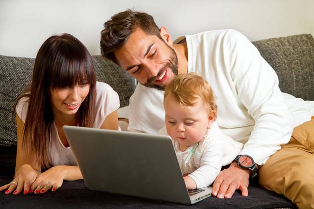 Young,Family,On,Laptop