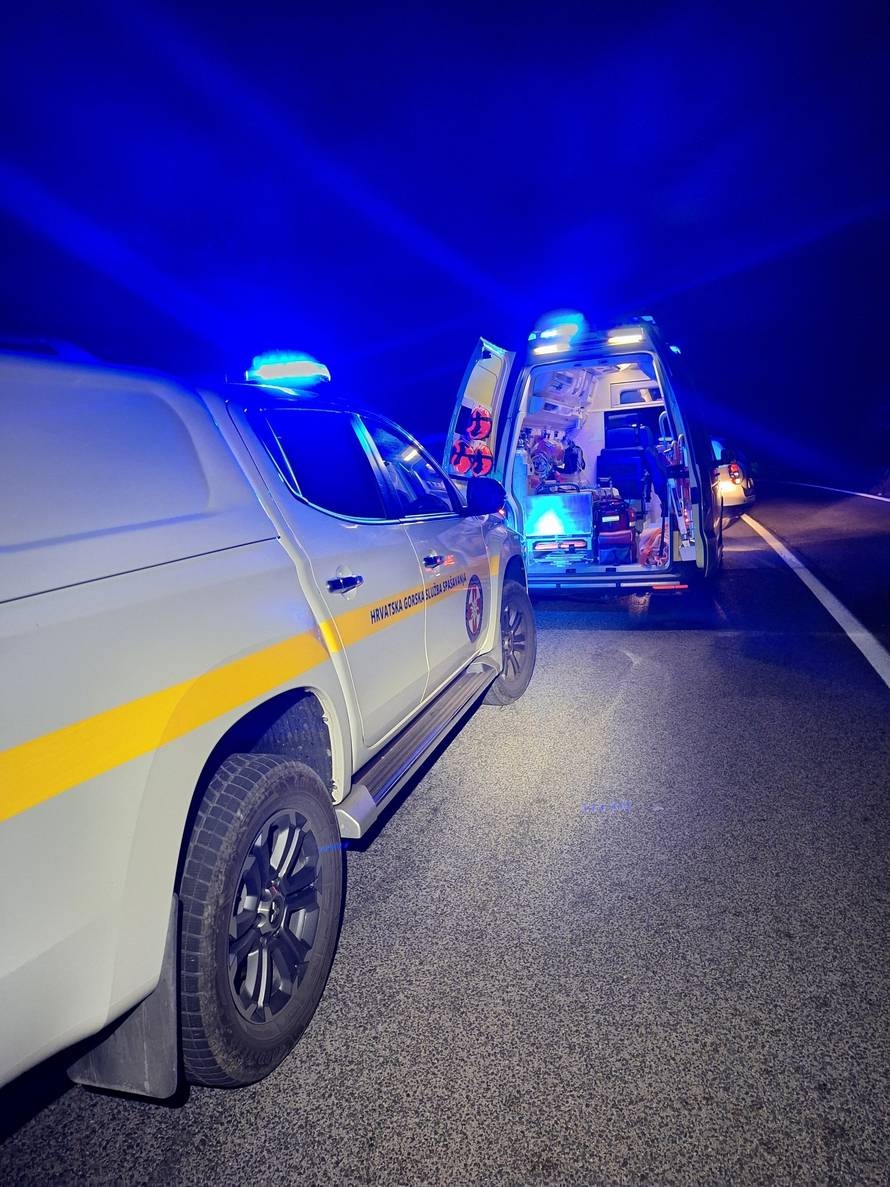 FOTO Noćna akcija HGSS-a na Pltivicama: Spašavali čovjeka koji je završio u provaliji