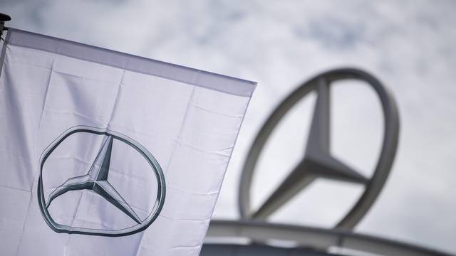Germany's Daimler posts profit in 2020 and pays out dividends