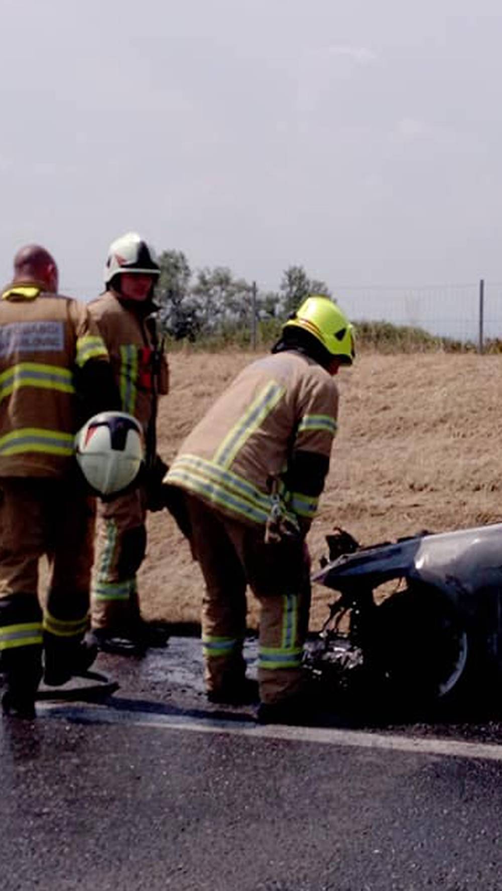 Nesreća kod Jastrebarskog: Izgorio auto, nema ozlijeđenih