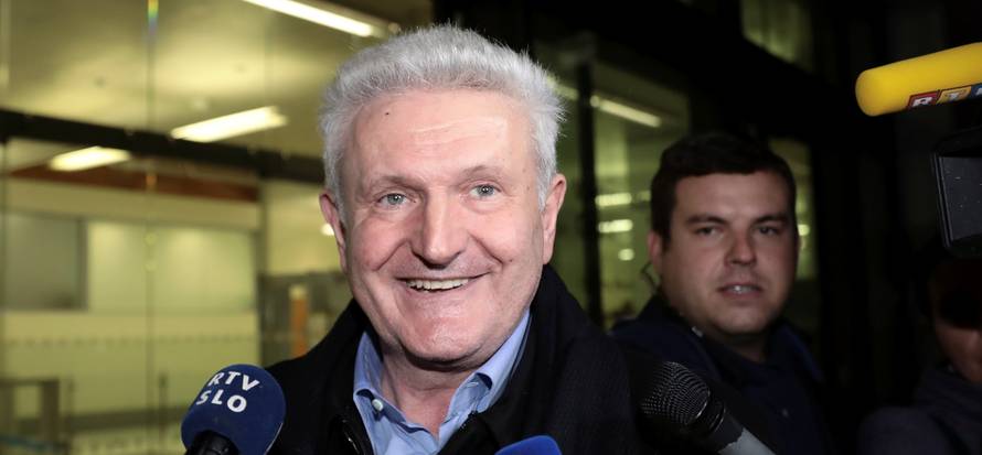 Agrokorâs owner Ivica Todoric, leaves Westminster Magistrates Court in London