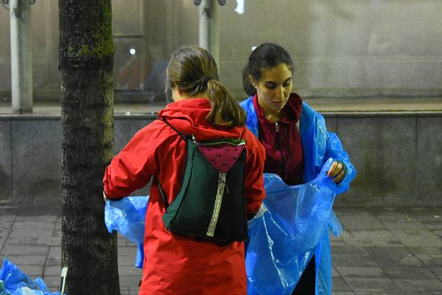 Ulice Beograda nakon velikog prosvjeda: Studenti čistili smeće