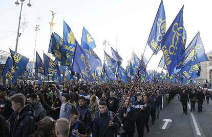 Tisuće ukrajinskih nacionalista u nedjelju marširale kroz Kijev