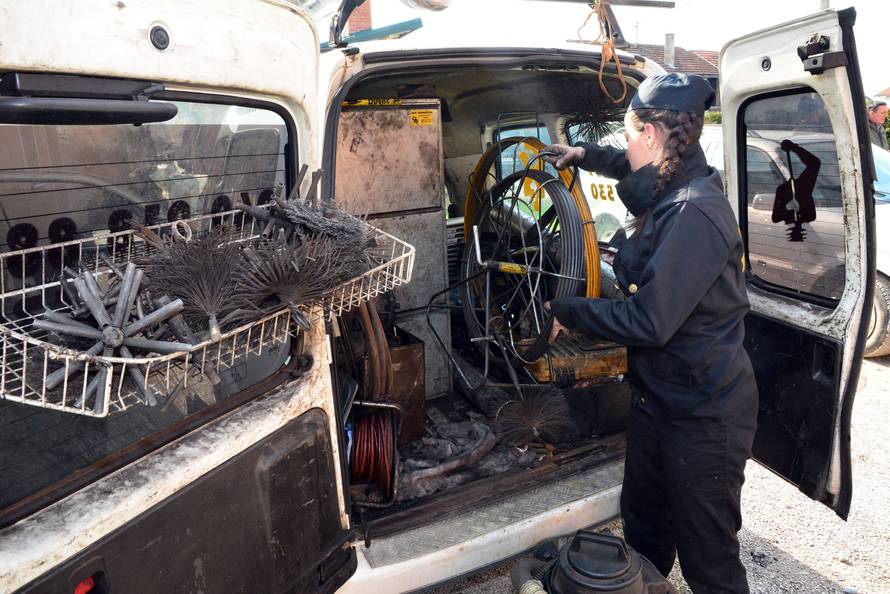 Djevojka s čarobnom četkom: U dimnjaku pronašla  tri kg zlata