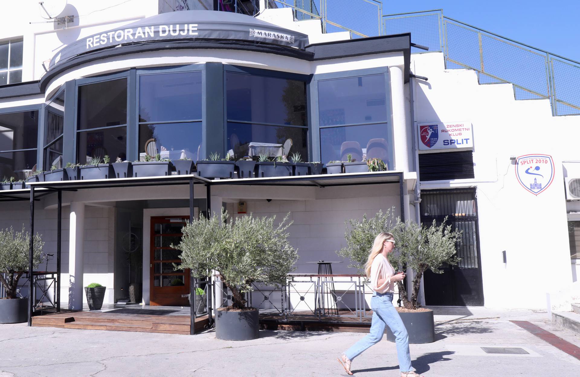 Split: Iris Livaja, supruga Marka, izlazi iz njihovog restorana "Duje"