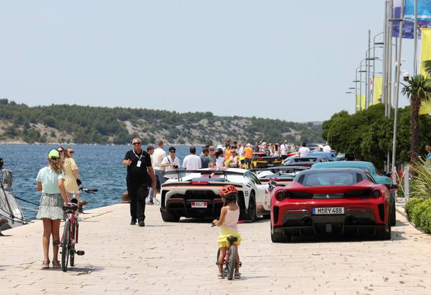 Šibenik: Turneja Ferrari Cavalcade 2026. s više od 120 Ferrarija na šibenskoj rivi
