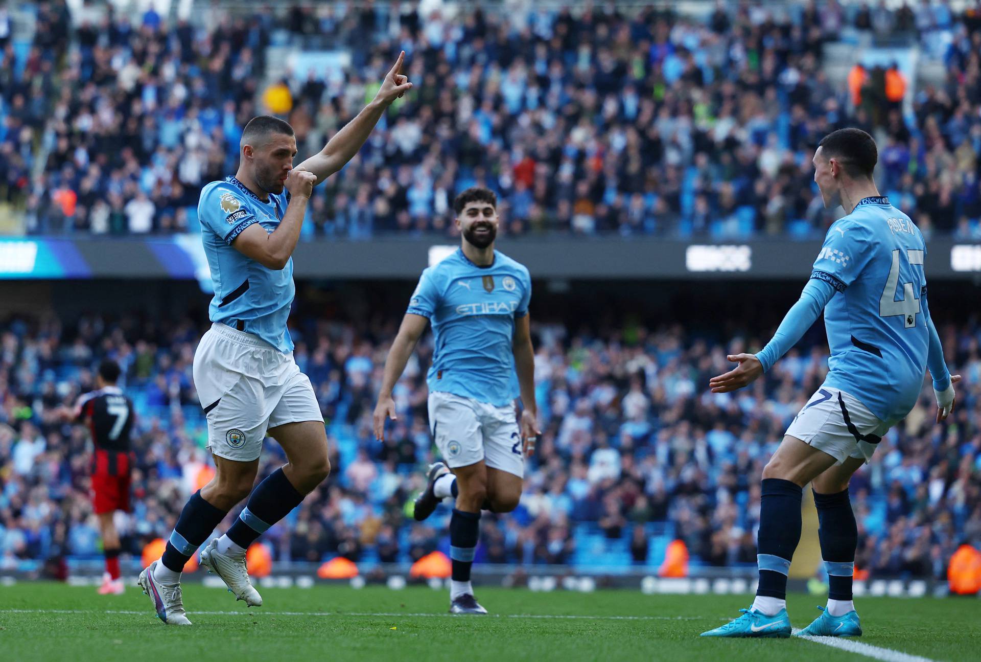 Premier League - Manchester City v Fulham