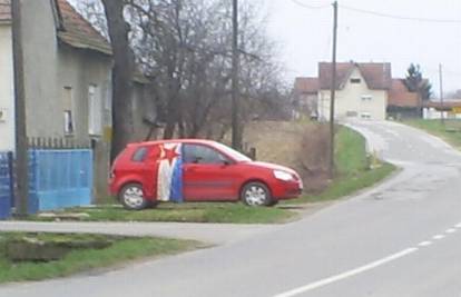 Mladić ukrasio automobil zastavom bivše države