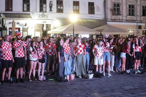 Osijek: Navijači gledaju utakmicu između Paname i Hrvatske