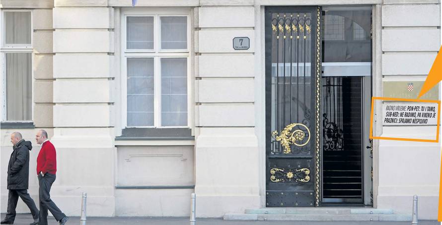 'Ma nije nama Tjednovo, ja eto moram kositi svoj voćnjak...'