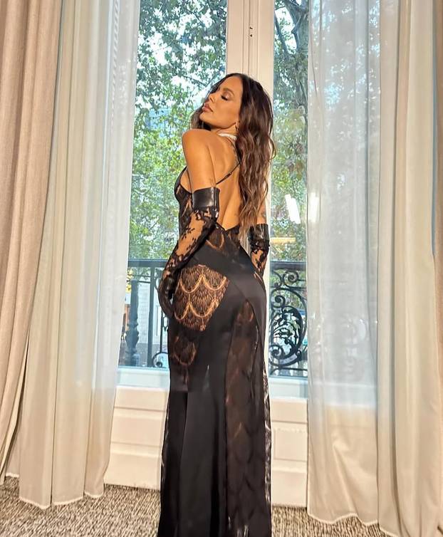 FOTO Vrućoj Brazilki Anitti tange su uniforma: Na koncertima vrti stražnjicom i zaluđuje fanove