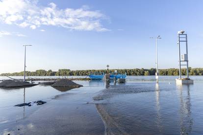 FOTO Vrhunac vodnog vala: Dunav i Drava se izlili iz korita, pogledajte veliku galeriju