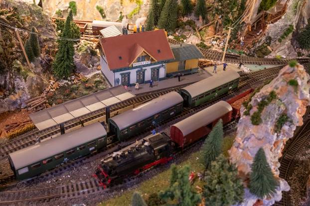 Oživio željeznicu koja je povezivala Konavle s Bečom: Pero je bajkovitu maketu gradio 12 godina