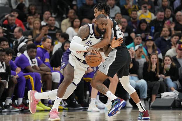 NBA: Los Angeles Lakers at San Antonio Spurs