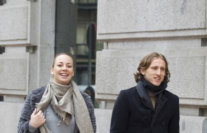 Luka i Vanja Modrić u šopingu u Madridu: Kupio je crne hlače