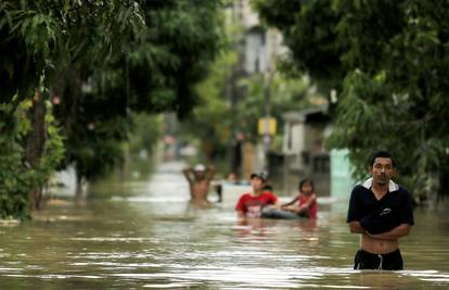 Najavili nove kiše: Na Tajlandu u poplavama poginulo 40 ljudi