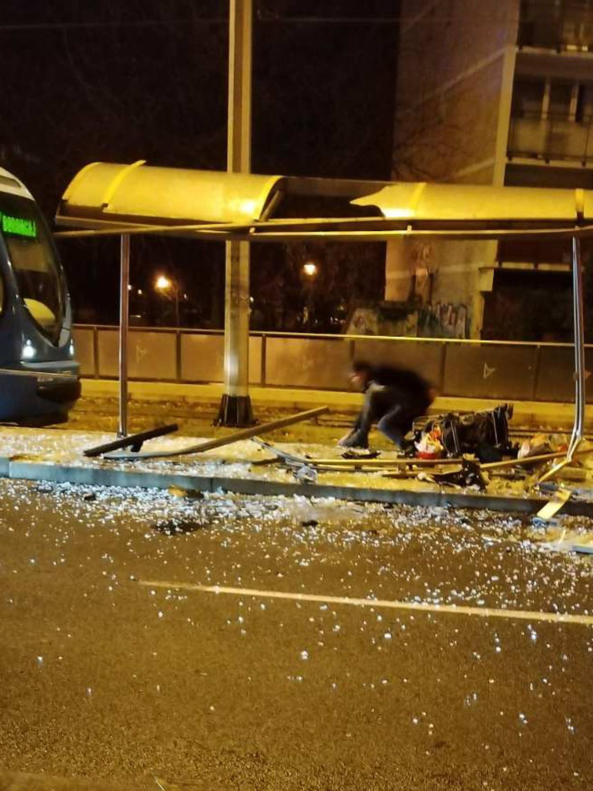 Detalji strave u Zagrebu: Pomeo tramvajsku stanicu i naletio na pješaka. Imao je čak 1,7 promila