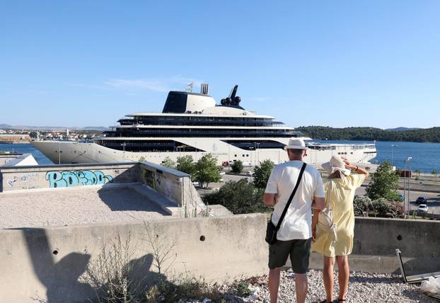 Šibenik: U šibenskoj luci usidrio se najluksuzniji kruzer na svijetu Four Seasons 