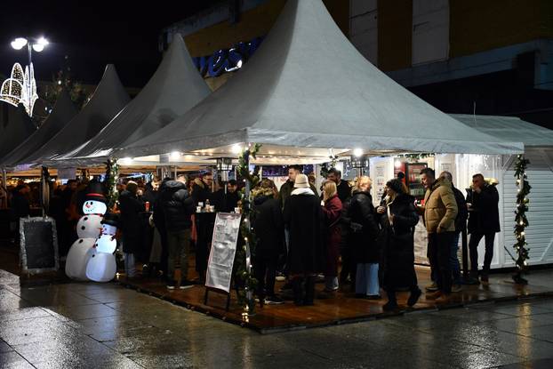FOTO Advent u Slavonskom Brodu: Dvije lokacije, nove atrakcije i nezaboravni doživljaji
