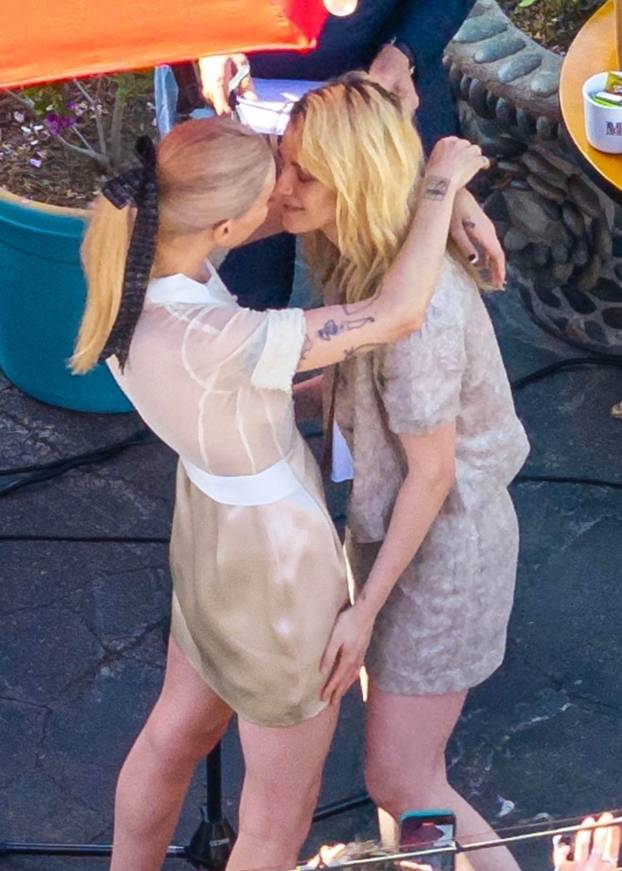 *PREMIUM-EXCLUSIVE* Kristen Stewart & Dylan Meyer tie the knot at Casita Del Campo in Los Feliz! **WEB EMBARGO UNTIL APRIL 21, 2025 @ 10:40AM ET**