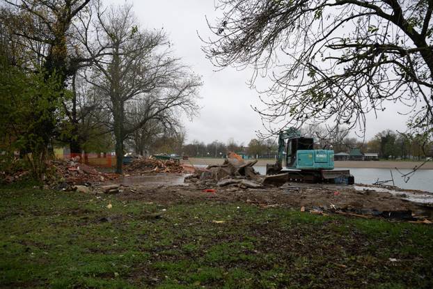 Zagreb: Uklanjanje Londoner Puba na jarunskom Otoku Veslača