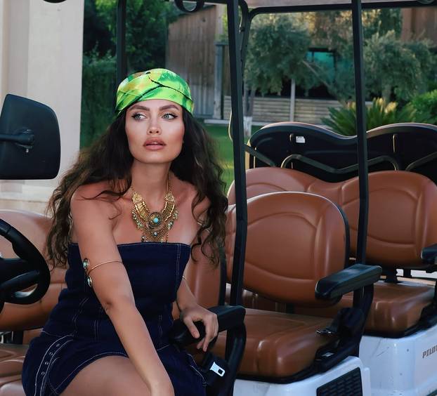 Turska glumica nevjerojatno nalikuje svojoj američkoj kolegici: 'Ista si Angelina Jolie!'